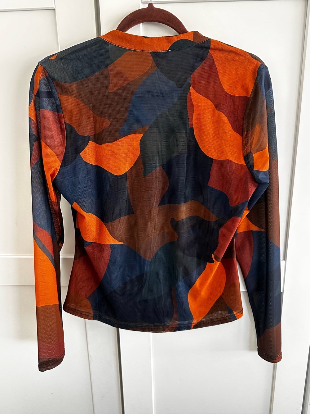 DR2 Daniel Rainn Abstract Mesh Ruched Button Top Medium - Picture 2 of 3